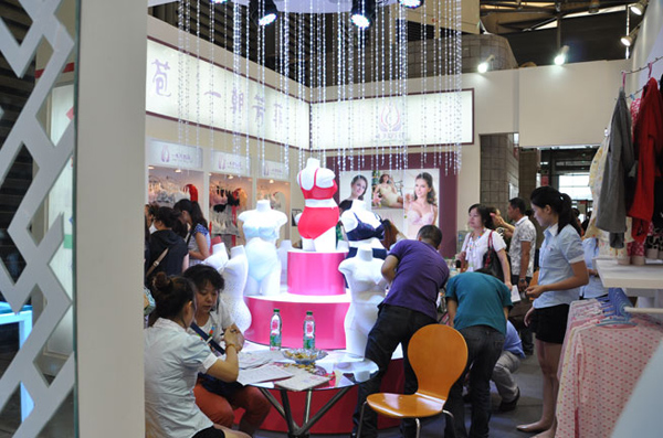 ʮ�·����ЋD��(n��i)�����Ϻ�CBMEչ