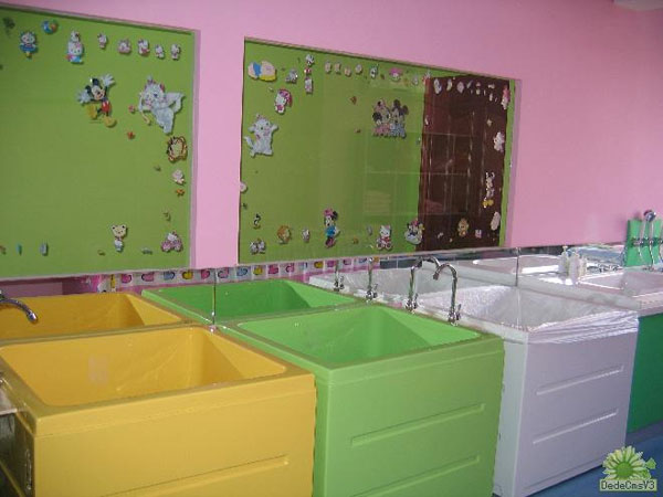 少飛游泳館實體店內(nèi)部