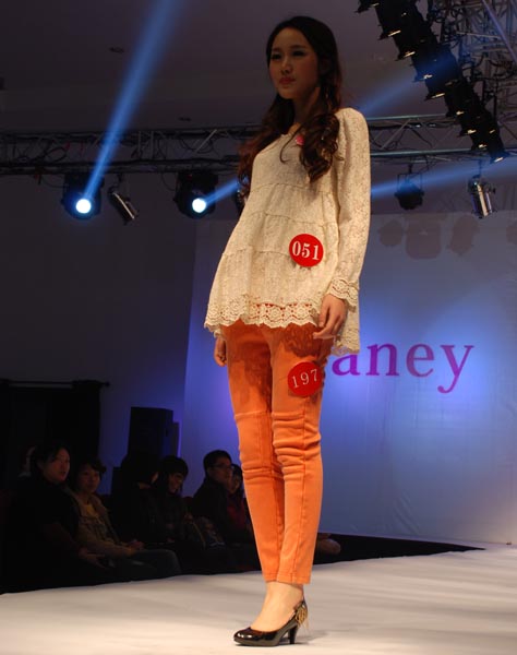 ��(y��u)ؐ�ݰ�ɫ�ٽzyunf����