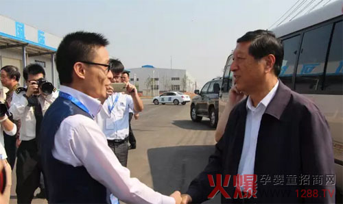 ȫ���˴�ί��(hu��)��ί�T�L��ƽ�c(di��n)ٝ�ɿɇ��H