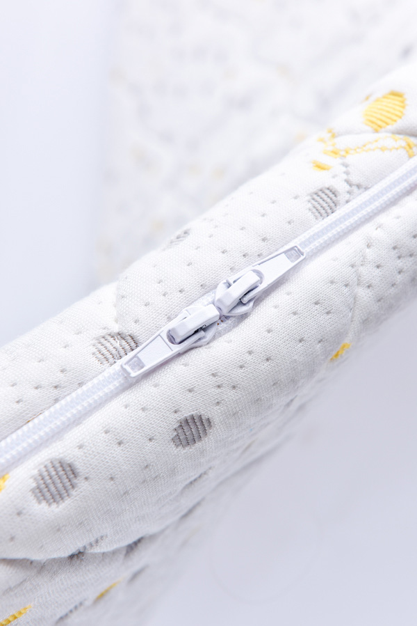 芬可嬰童床墊 海綿寶寶圖案 拉鏈細節(jié)