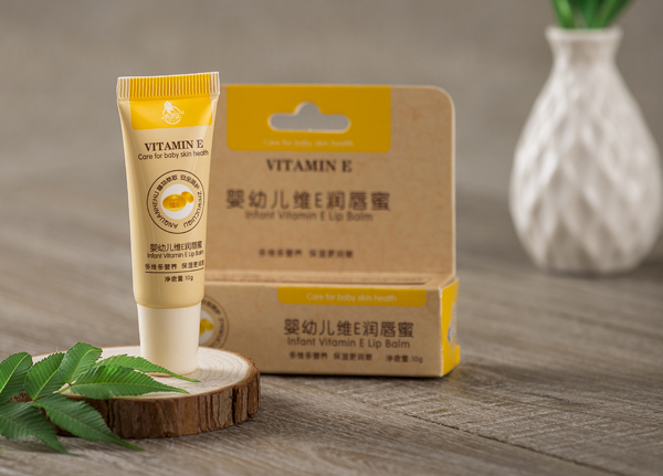 小貝樂yingye維E潤唇蜜.jpg 小貝樂yingye維E潤唇蜜.jpg