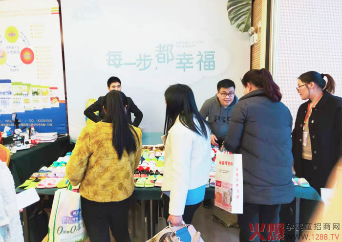 ÿһ�������Ҹ���ĸ�����۷��(hu��)����վ�����չ����Ҹ�����ͯЬ���ʱ��F(xi��n)�A������