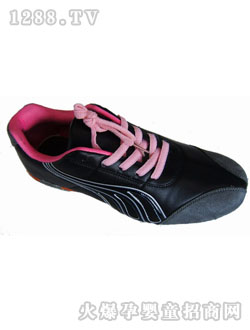 ���Ǻ�ɫ�\��Ь