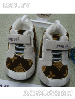 麗嬰房白色yinge鞋