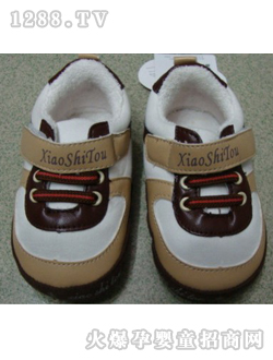 麗嬰房杏色yinge鞋