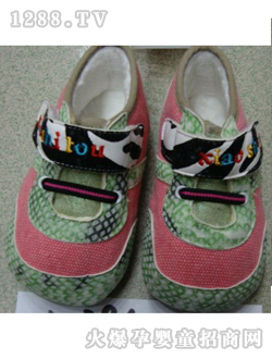 麗嬰房綠色yinge鞋