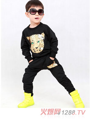 �ڴ������b��ͯ���b��ɫ